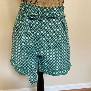 Max studio Geo print belted shorts